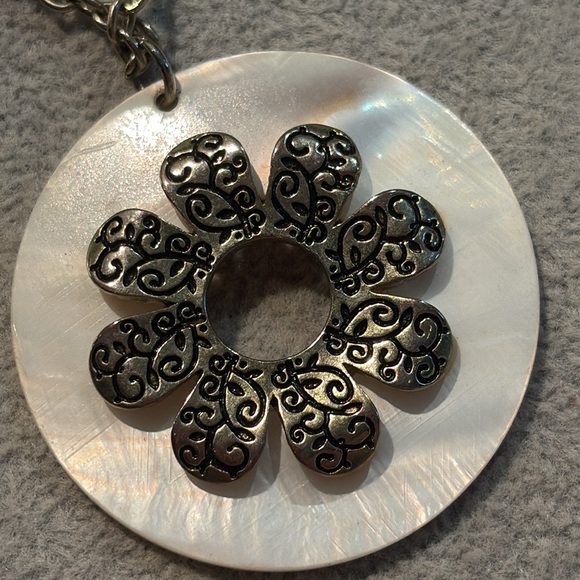 White and Silver Scroll Mother of Pearl Flower Necklace 18-20” - Picture 7 of 7